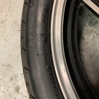 ヤマハ　RZ250R　リアホイール　タイヤ　バリ山　ＢＡＴＴＬＡＸ　ＢＴ45Ｒ　120/80　18Ｍ/Ｃ　29L　RZ350R　29K　札幌発の画像