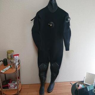 差し上げます！スキューバダイビングのドライスーツの画像