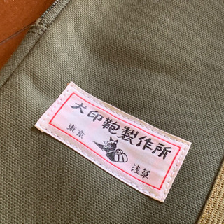 COACHのショルダーバッグ、犬印製ブリーフケース、犬の置物などの画像