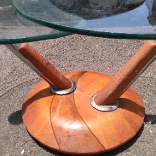 ガラステーブルの画像