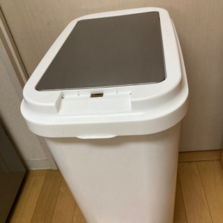 ニトリ ゴミ箱　ジャンク品　無料で差し上げます