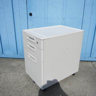 3段ワゴン　鍵あり　プラス製　ホワイト　400ｘ600ｘ600　　