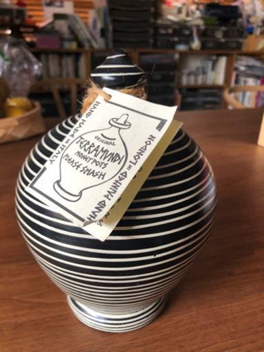 イタリア製ハンドメイド　ロンドンハンドペイント　壺型貯金箱