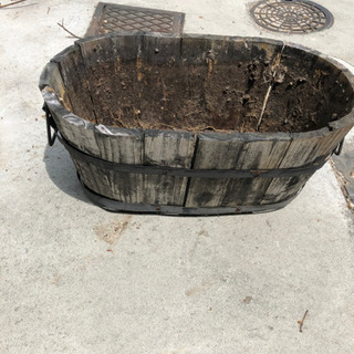取り引き決まりました　　古いプランターの画像