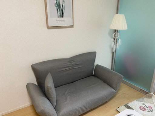 ソファ　8000円　机1000円　ホットプレート1000円