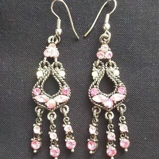 キラキラのピアス　ピンク