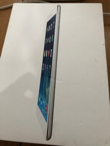 Apple iPad Air Wi-Fi Cellular セルラー　16GB  シルバーモデル　docomo