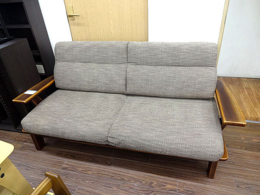 値下げ!! 札幌 引き取り 長谷川 3人掛けソファ 木製×ファブリック素材 落ち着いたデザイン