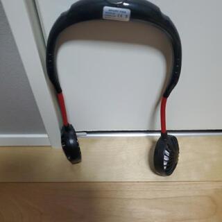 首からかける扇風機