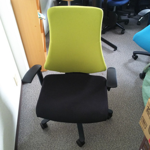 #KM47 イトーキ デスクチェア オフィスチェア エフチェア KF-330GS-T1T1Q6