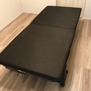 リクライニング機能付き折りたたみベッド売ります！