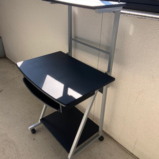 パソコンデスクの画像