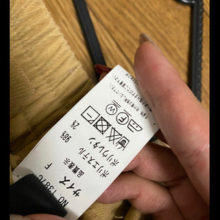 タイトスカート、ベルト付きの画像