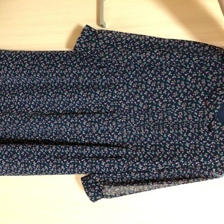UNIQLO小花柄のワンピース