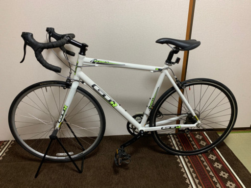 GTR SERIES 4 ヘルメット、バイクスタンド付