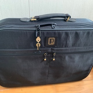 美品　女性用　ビジネス　バッグ　PUJOLS