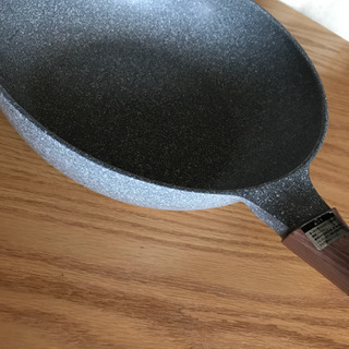 【美品】カインズ ストーンマーブル フライパン 炒め鍋 28cm 770gの画像