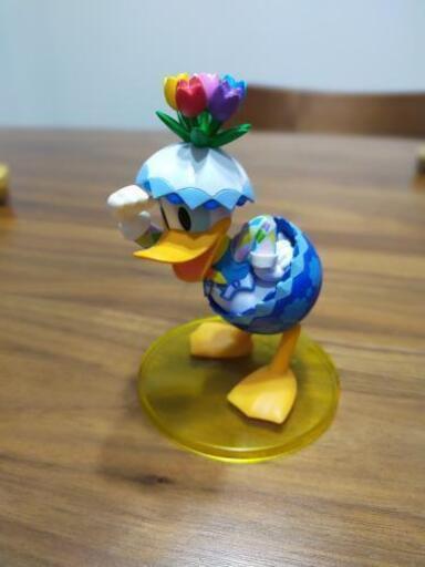 ドナルドダックのフィギュアです。