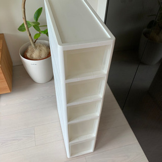 すきま収納棚の画像