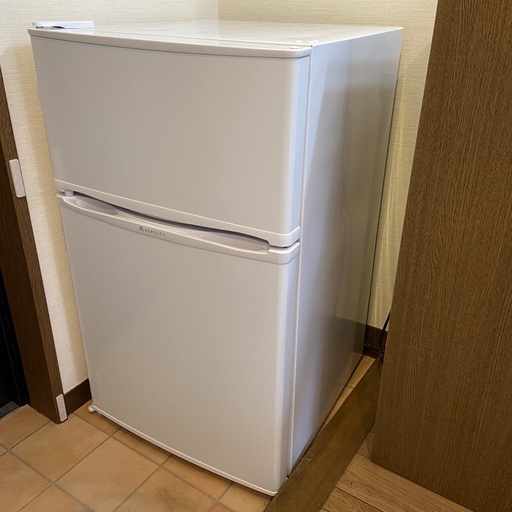 エスキュービズム製　2ドア冷蔵庫　90L　WR-2090