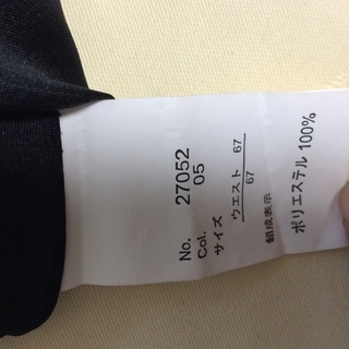 黒 膝丈スカートの画像