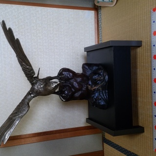 (代理)新 鷹の金属製置物