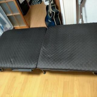 折りたたみ式リクライニングベット
