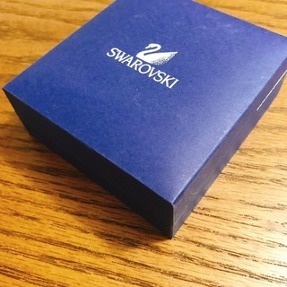  【新品未使用】SWAROVSKI スワロフスキー ピアス Meringue Montanaの画像
