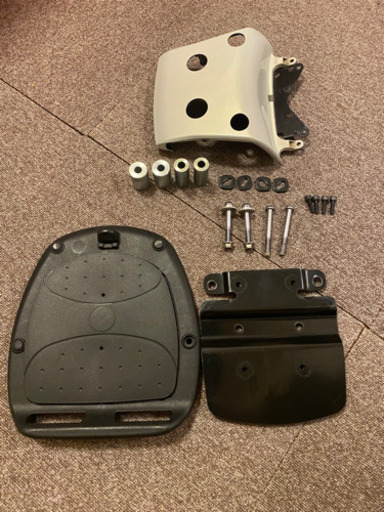 値下げしました　ワイズギア　リアボックスE47 sg20用キャリア付き