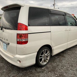 自社ローンあり　超激安　トヨタ　ノア　車検2年7月　平成13年式　走行15万キロ　社外アルミ　8人乗り　2,000cc 自動車税45千円　の画像