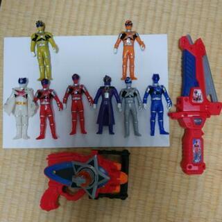 値下げキューレンジャー人形８体　玩具２個