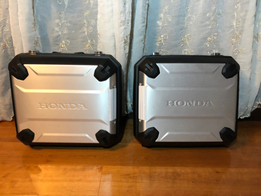 アフリカツイン純正パニアケース　おまけ付き❗️