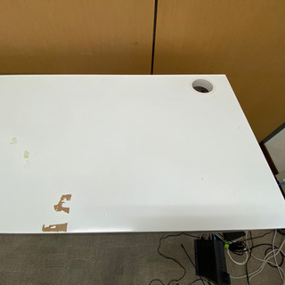 無料で差し上げます。取りに来ていただければ。パソコンデスクの画像