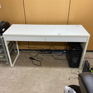 無料で差し上げます。取りに来ていただければ。パソコンデスク