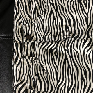 ゼブラ柄ZARAメンズ76㎝(未使用)の画像
