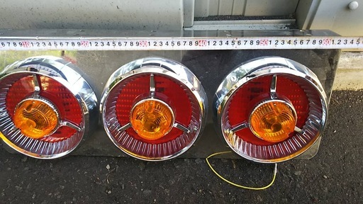 新品未使用【希少】丸型 3連 ヤンキー トラック テール ランプ 汎用 24 v ロケット テール 電球 レトロ 左右セット デコトラ カスタム 中型 大 ドレスアップ