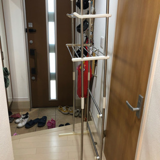 洗濯機ラック　ステンレス？アルミ製　幅伸縮可能