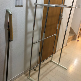 洗濯機ラック　ステンレス？アルミ製　幅伸縮可能の画像