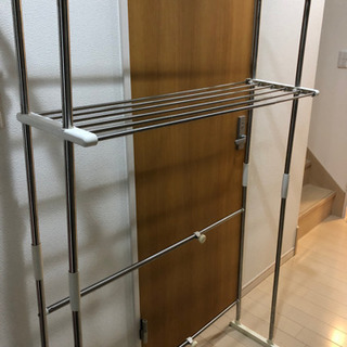 洗濯機ラック　ステンレス？アルミ製　幅伸縮可能の画像