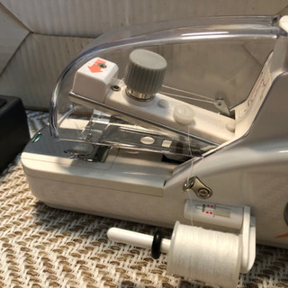 ほぼ新品　ハンドミシンの画像