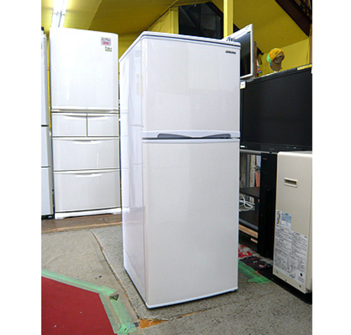 高年式＆美品【2018年製 2ドア冷蔵庫 138L アビテラックス】幅47,5mm ホワイトストライプ AR‐143E‐W 右開き 直冷式 ピンストライプ Abitelax 吉井電機 100Lクラス 札幌 本郷通店