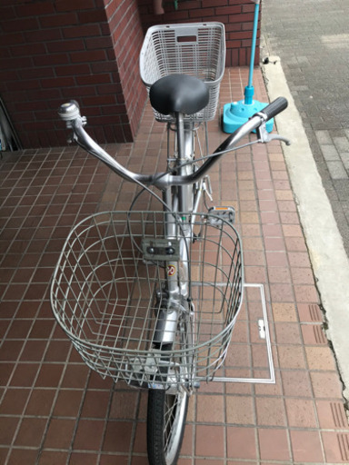 20インチ　跨ぎやすく乗り心地軽いアルミフレーム　ledオートライト付き　シルバー