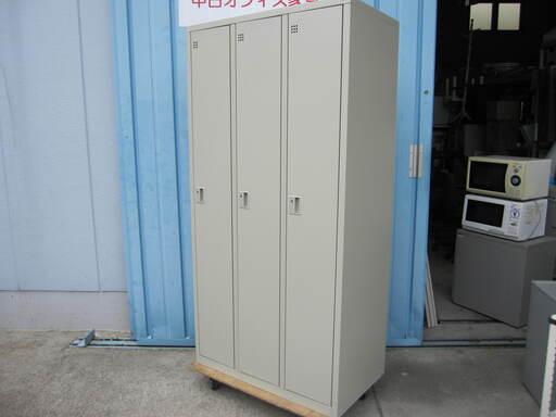 3人用更衣ロッカー　プラス製　鍵無し　鏡無し　ＪＮ-31ＫＤ