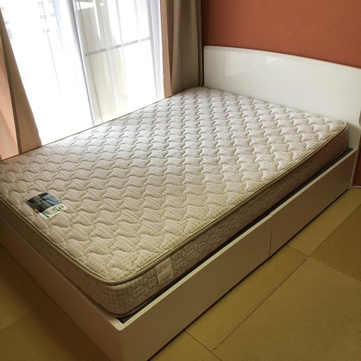 ダブルベッド　白　引き出し付き