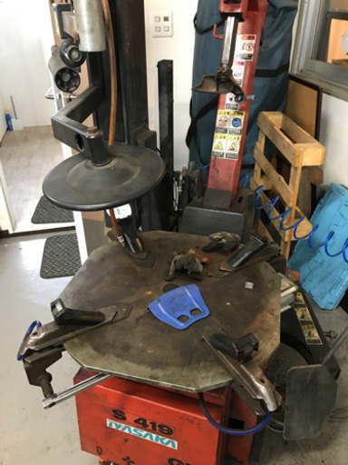 イヤサカ 製　タイヤチェンジャーです。