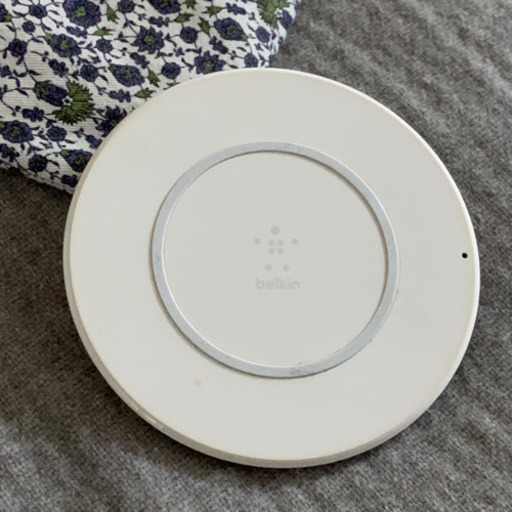 値下げ！ワイヤレス充電パット  Belkin ベルキン   F7U027 ホワイト