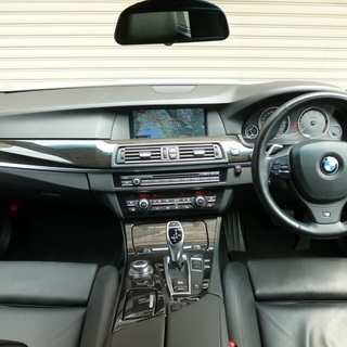 検査3年2月535i MスポーツPKG 306PSターボ/デイライト/黒革/HDDナビ/idrive/地デジ/アイドリングSTOP/パドルシフト/バックカメラ/Bluetoothの画像