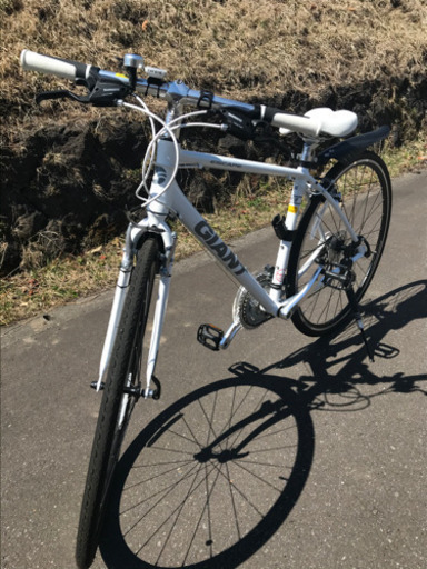 【決まりました】2019年モデル　クロスバイク　GIANT ジャイアント Sサイズ ESCAPE R3 白