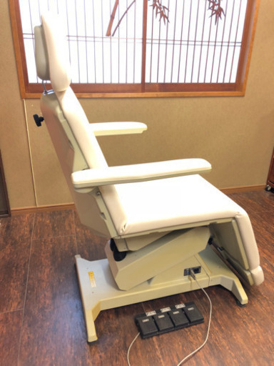 美品！電動エステベッド・中古６月15日まで受付中です。