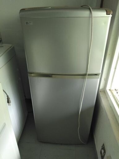 サンヨーの冷蔵庫2008年製　別館倉庫場所浦添市安波茶で保管中！
